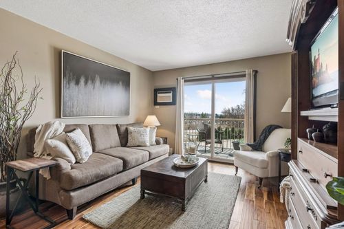 306-3155 Old Highway 8, Minneapolis, MN, 55418-2567 | Card Image