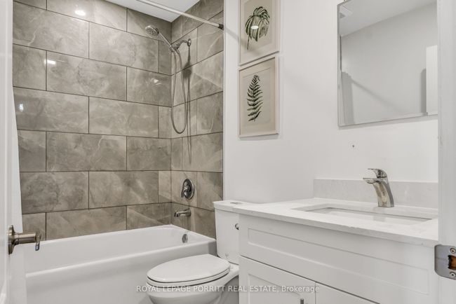 14 Albion Cres, House attached with 5 bedrooms, 3 bathrooms and 4 parking in Brampton ON | Image 12