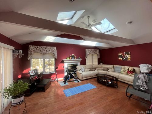 64 Todd Ct, Huntington Station, NY, 11746-4267 | Card Image