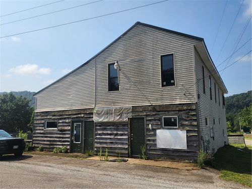 10 E 3rd Avenue, Conemaugh/Young Twps - IND, PA, 15725 | Card Image