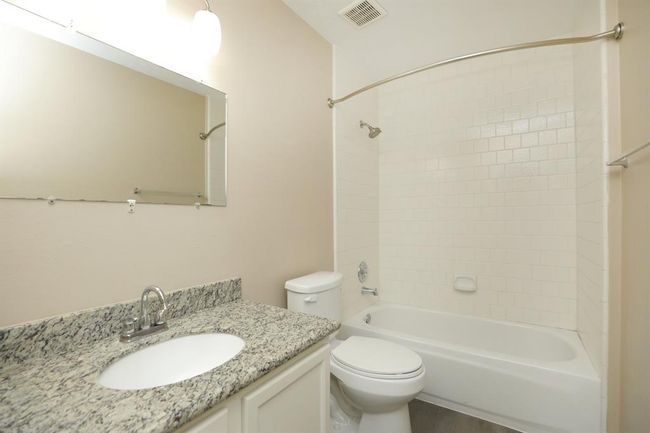 Full secondary bath. | Image 33