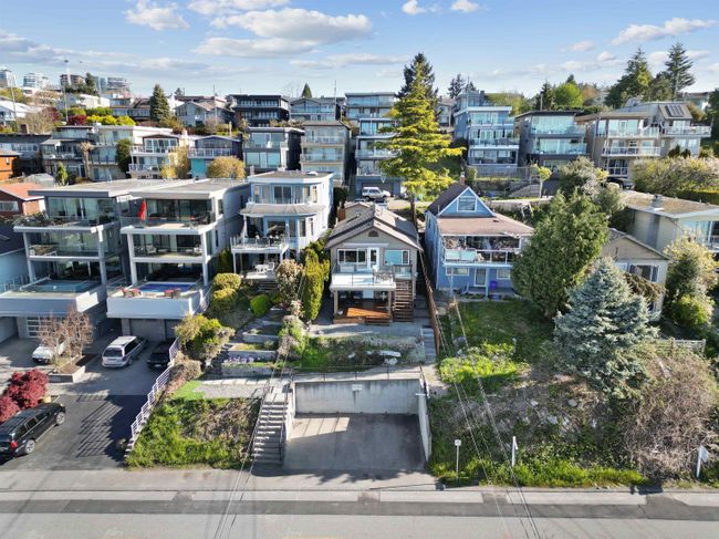 15245 Victoria Avenue, House other with 2 bedrooms, 2 bathrooms and 5 parking in White Rock BC | Image 11