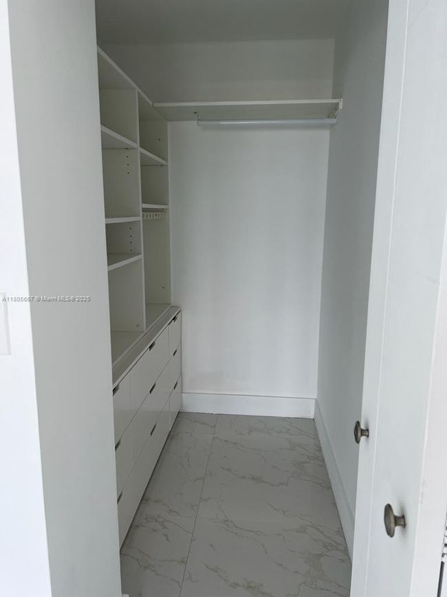 APT-1622 - 7601 E Treasure Dr, Condo with 2 bedrooms, 2 bathrooms and null parking in North Bay Village FL | Image 35