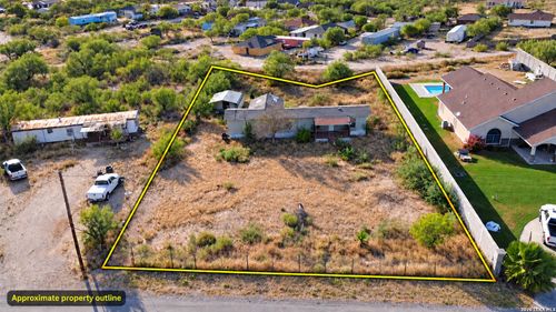 174 Remington Dr, Eagle Pass, TX, 78852-2422 | Card Image