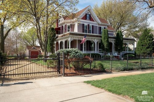 132 E 2nd St, Minneapolis, KS, 67467-2402 | Card Image