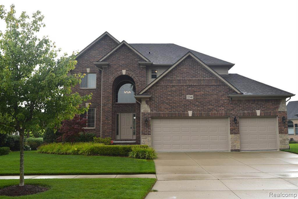Sandalwood Dr, Macomb, MI 48044 #1