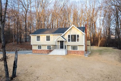 2 Fern Dr, Hackettstown, NJ, 07840-4641 | Card Image