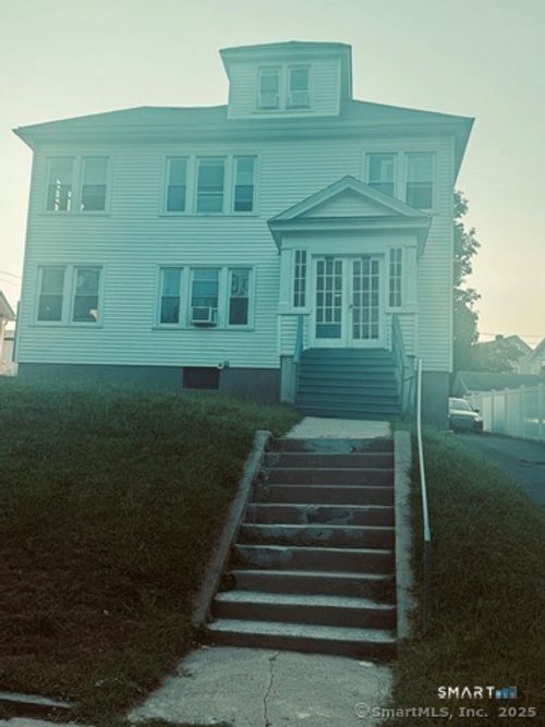 fl-1st-1075 Maple Ave, Hartford, CT, 06114-2735 | Card Image