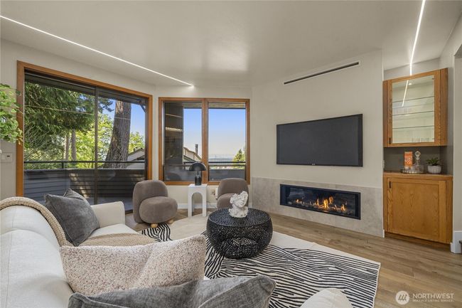 13707 Se 51 St Pl, House other with 4 bedrooms, 4 bathrooms and 2 parking in Bellevue WA | Image 14