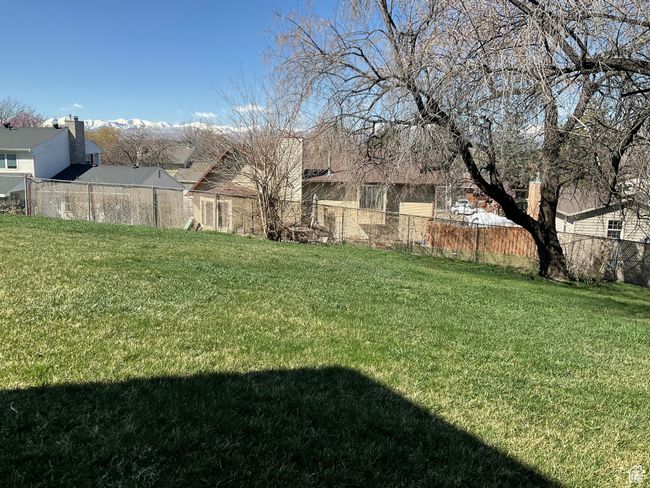 View of yard with fence | Image 7