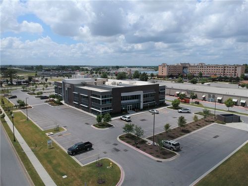 401 Se Plaza Ave, Bentonville, AR, 72712-3179 | Card Image