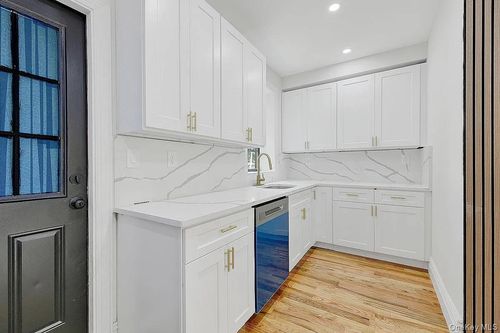 442 E 43rd St, Brooklyn, NY, 11203-5210 | Card Image