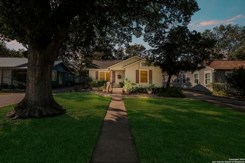 770 Roosevelt St, New Braunfels, TX, 78130-5667 | Card Image