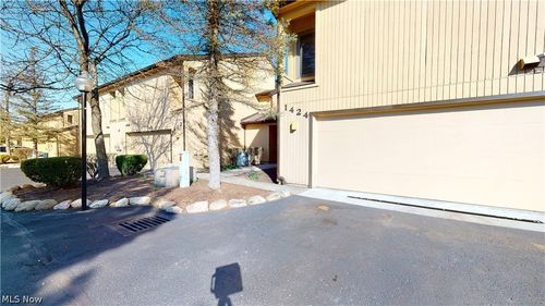 1424 Loop Rd, Kent, OH, 44240-4694 | Card Image