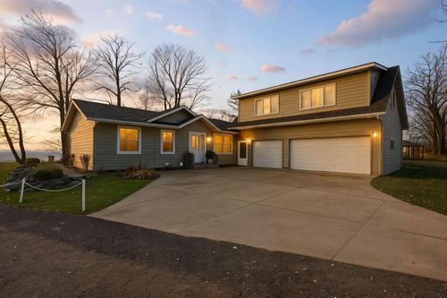 1575 White Cloud Dr S, Isle, MN, 56342-2671 | Card Image