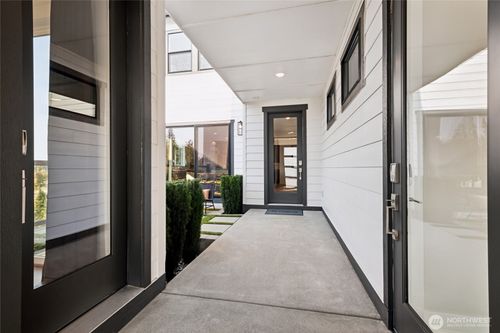 13717 Se 85th St, Newcastle, WA, 98059-3304 | Card Image