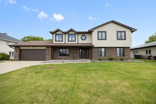 6723 Kingswood Rd, Willowbrook, IL, 60527-5146 | Card Image