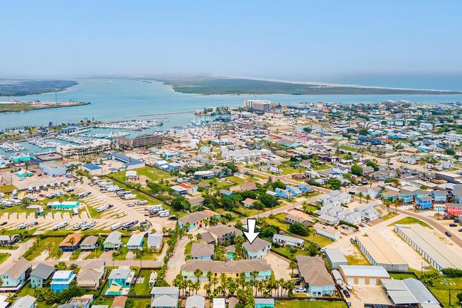 Centrally locatd in Old Town and near all the shops, restaurants, bars and marina! | Image 27