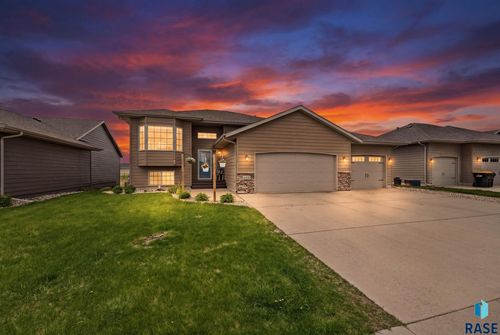8008 W Wilson Dr Drive, Sioux Falls, SD, 57106-7631 | Card Image
