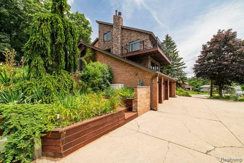 6576 Balmoral Ter, Clarkston, MI, 48346-4504 | Card Image