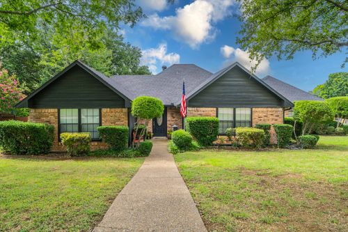 1002 Capetown Dr, Grand Prairie, TX, 75050-3482 | Card Image