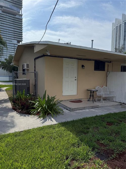 18510 Atlantic Blvd, Sunny Isles Beach, FL, 33160-2424 | Card Image