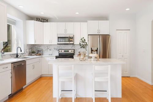 513 Forest Walk, Coquitlam, BC, V3B7V4 | Card Image