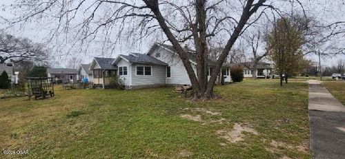 1607 Washington Ave, Baxter Springs, KS, 66713-1756 | Card Image