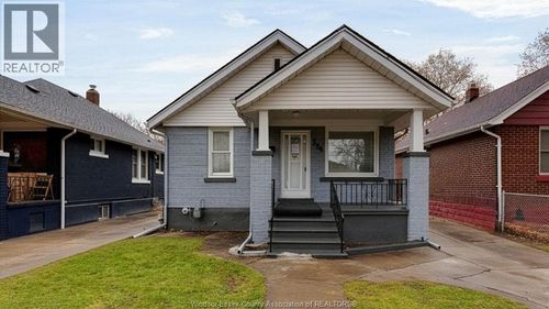 384 South St, Windsor, ON, N9C2W5 | Card Image