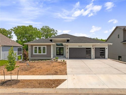 8937 Shady Bend Rd, Lenexa, KS, 66227-3020 | Card Image