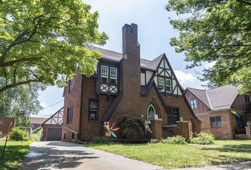 425 Everett Dr, Lansing, MI, 48915-1105 | Card Image