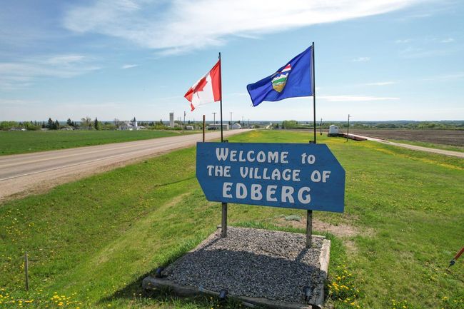 180 1 Street South, House other with 2 bedrooms, 1 bathrooms and 10 parking in Edberg AB | Image 44