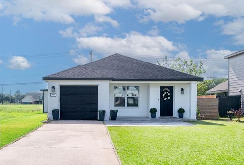 2031 7th St, Hempstead, TX, 77445-6836 | Card Image