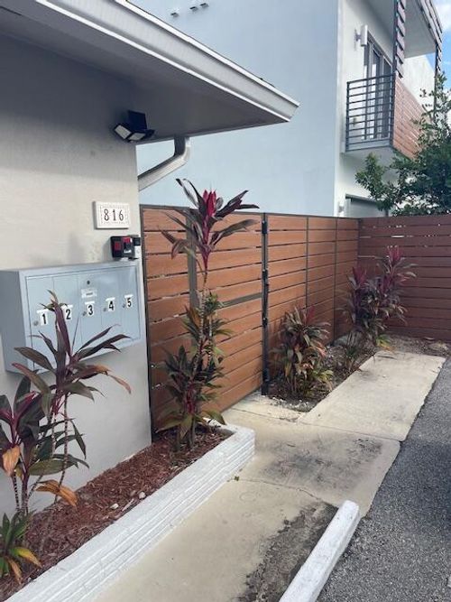apt-1-816 Ne 17th Ave, Fort Lauderdale, FL, 33304-4479 | Card Image