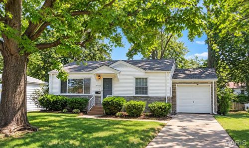 10522 Byfield Dr, Saint Louis, MO, 63137-2235 | Card Image