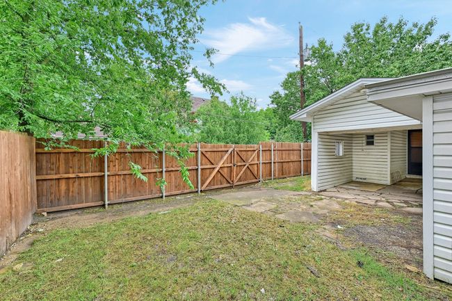 110 W Moore St, House other with 2 bedrooms, 2 bathrooms and null parking in Sherman TX | Image 24