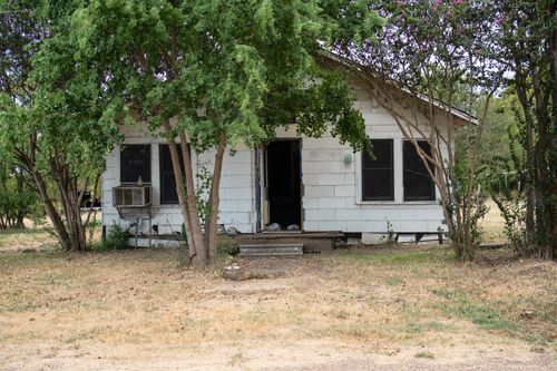 304 Lawrence St, Talco, TX, 75487-2012 | Card Image