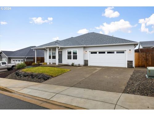 863 Medina Ave, Sutherlin, OR, 97479 | Card Image