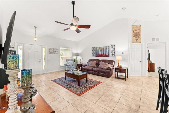Living Room | Image 8