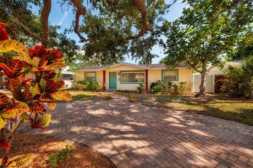 230 43rd Ave Ne, ST PETERSBURG, FL, 33703-4904 | Card Image