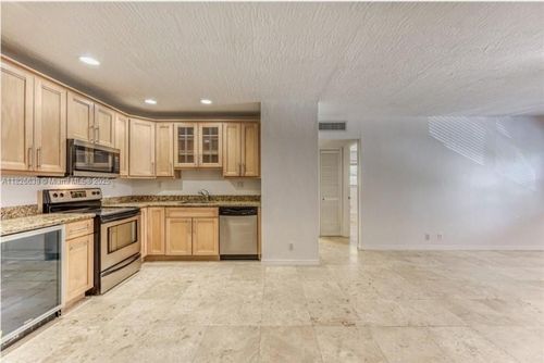 apt-6-530 Ne 15th Ct, Fort Lauderdale, FL, 33304-1167 | Card Image