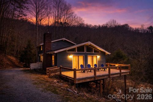 1511 Water Wheel Cv, Clyde, NC, 28721-8325 | Card Image