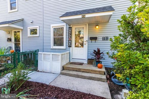 11 Laurel Hill Rd, GREENBELT, MD, 20770-7768 | Card Image