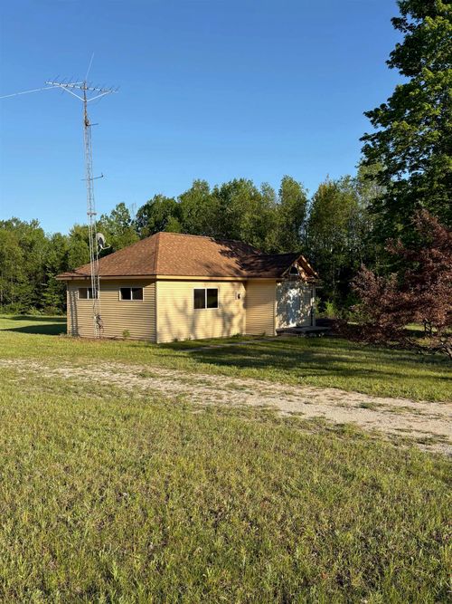 3037 Ballard Rd, Benzonia, MI, 49616-9500 | Card Image