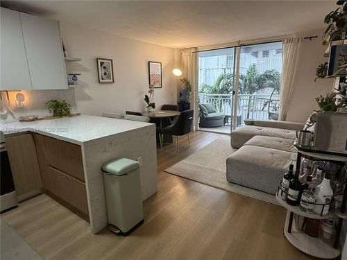 305-1666 West Ave, Miami Beach, FL, 33139-2338 | Card Image