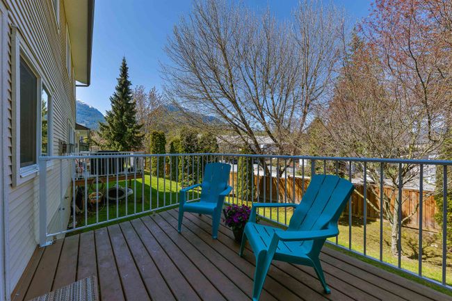 102 - 39920 Government Road, Townhouse with 3 bedrooms, 1 bathrooms and 3 parking in Squamish BC | Image 15