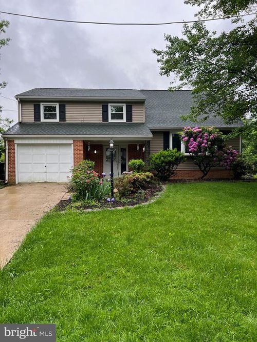 7711 Farmdale Ave, HARRISBURG, PA, 17112-3823 | Card Image