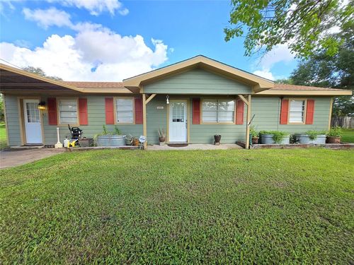 610 E Division St, Edna, TX, 77957-3909 | Card Image