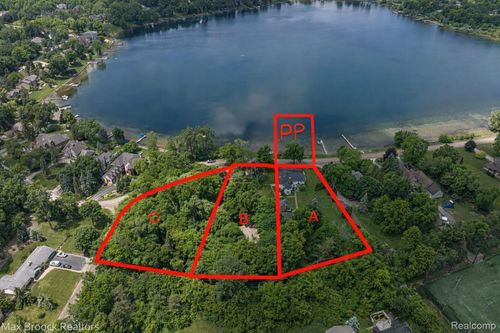 2 Klingensmith Rd, Bloomfield Hills, MI, 48302 | Card Image