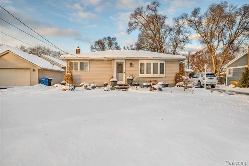 4620 Midland Ave, Waterford, MI, 48329-1837 | Card Image